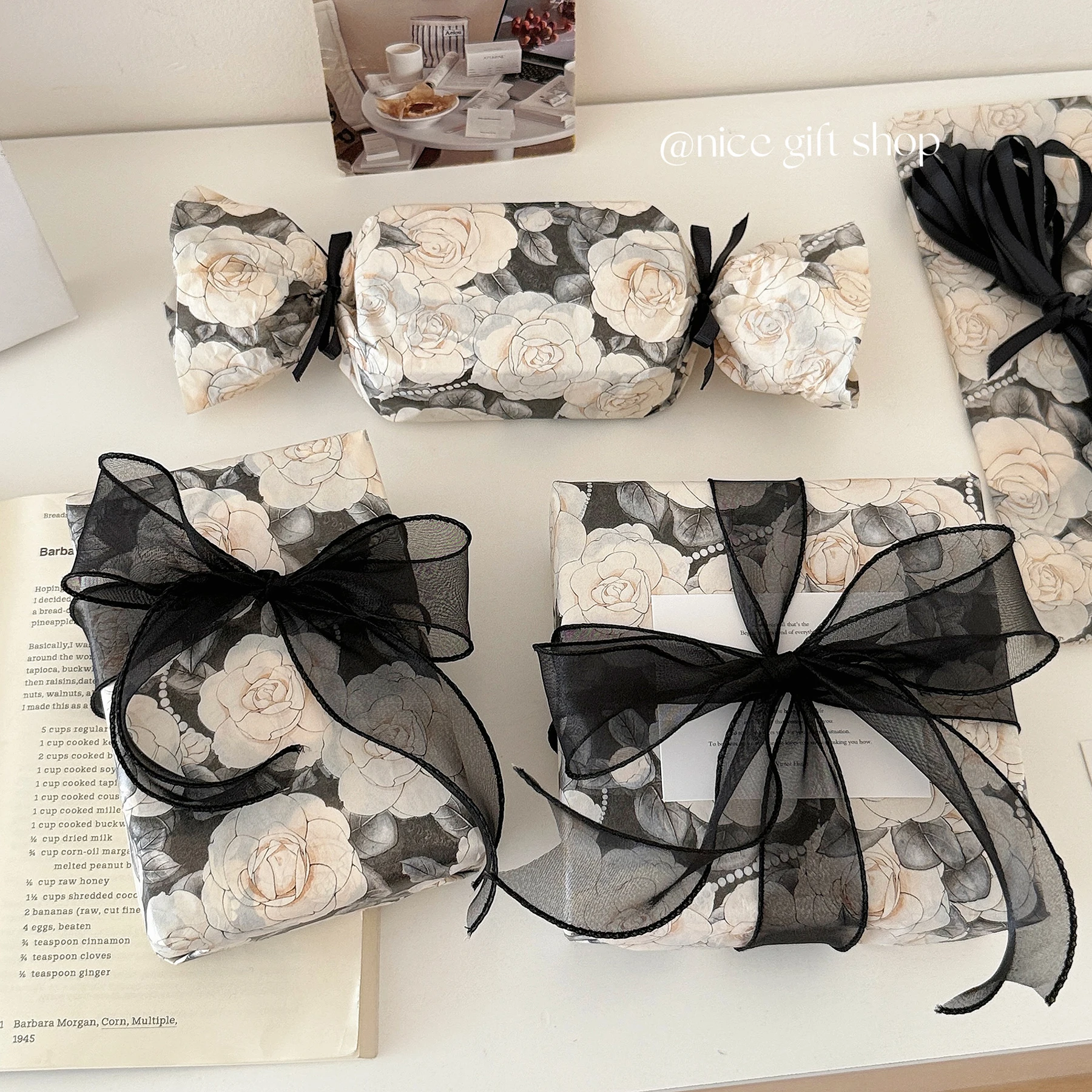 Ink Blotter Paper - 10枚入り/20枚入り、黒いカメリア柄の包装紙。ロマンチックなギフトラッピングに最適。サイズは20インチ×28インチ。手作りギフト用。