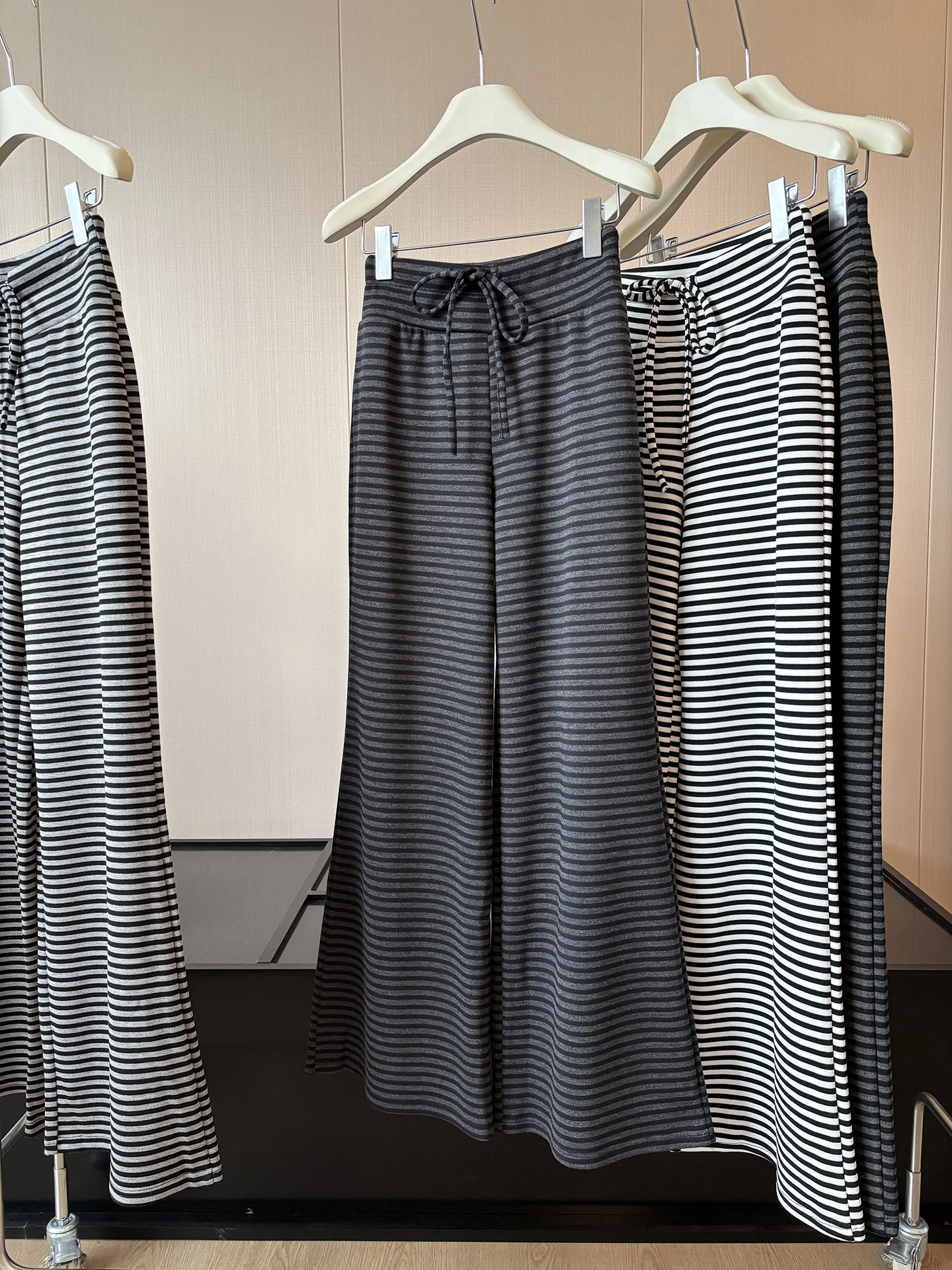 High Waist Wide Leg Casual Pants Women's Loose Fit Elastic Waist Striped Commute Style Autumn Fashion Versatile Long Trousers