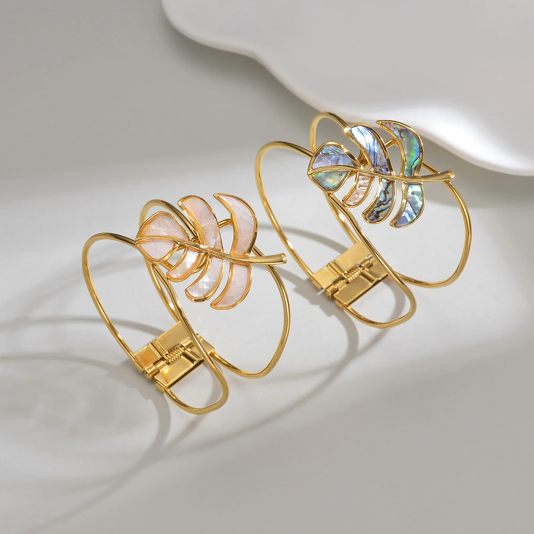 Freeteeme Exaggerated Colorful Leaf Shaped Shell Bangle Couple Gold-plated Stainless Steel Hollow Buckle Bracelet Jewelry Gift