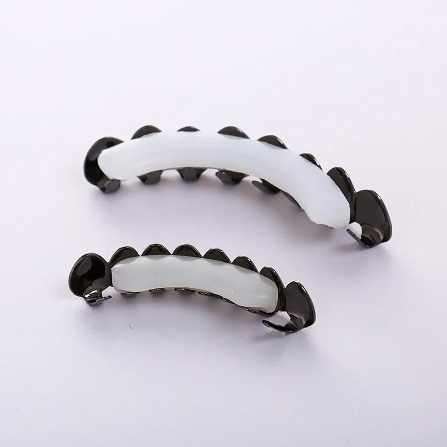 مجموعة الأسنان Grillz للجنسين أعلى أسفل الفم الذهب والفضة اللون شوايات الأسنان قبعات الأسنان القابلة للإزالة مجوهرات الأزياء للأسنان