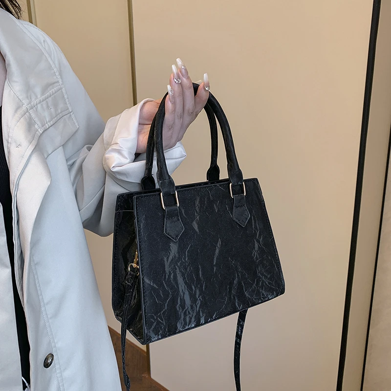 

Luxury Paris Fashion Vintage Handbag For Women With Crossbody Function Solid Color And Trendy Design
