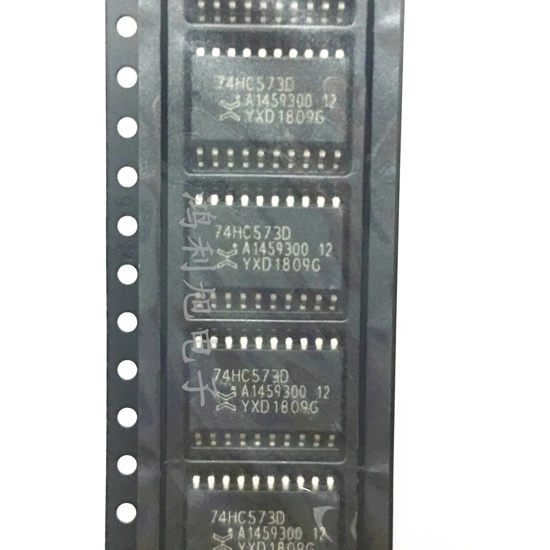 10PCS/Lot 74HC573D SOP-20 wide-body patch 7.2MM 8-bit three-state output D-type latch original and stock