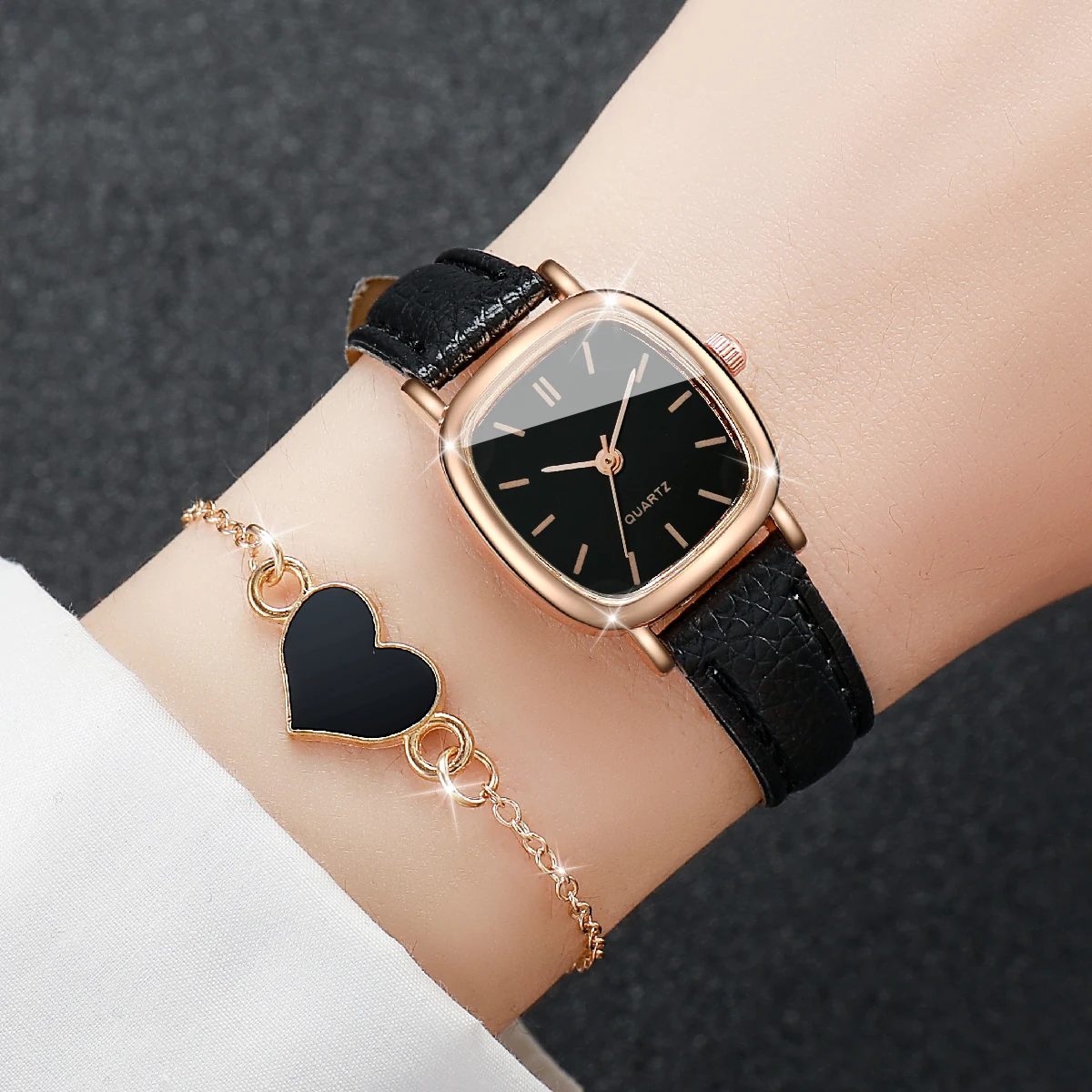 2PCS/Set Women\'s Watch Fashion Square Leather Band Analog Quartz Watches Heart Bracelet Set