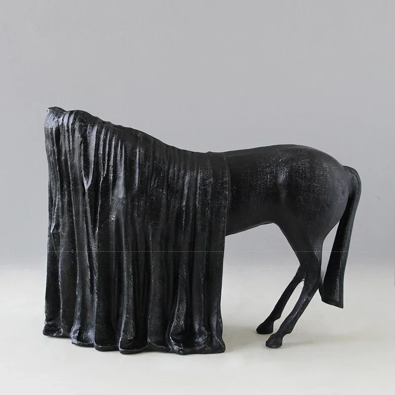 Kreative Abstraktion, neue chinesische Pferdeskulptur, dekorative Metallornament am Eingang