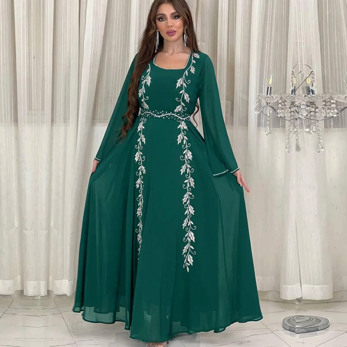 Abaya Abbigliamento donna per Eid Al-Adha. Abito musulmano con abito arabo ricamato Dubai. Abito slim fit da festa musulmana turca.