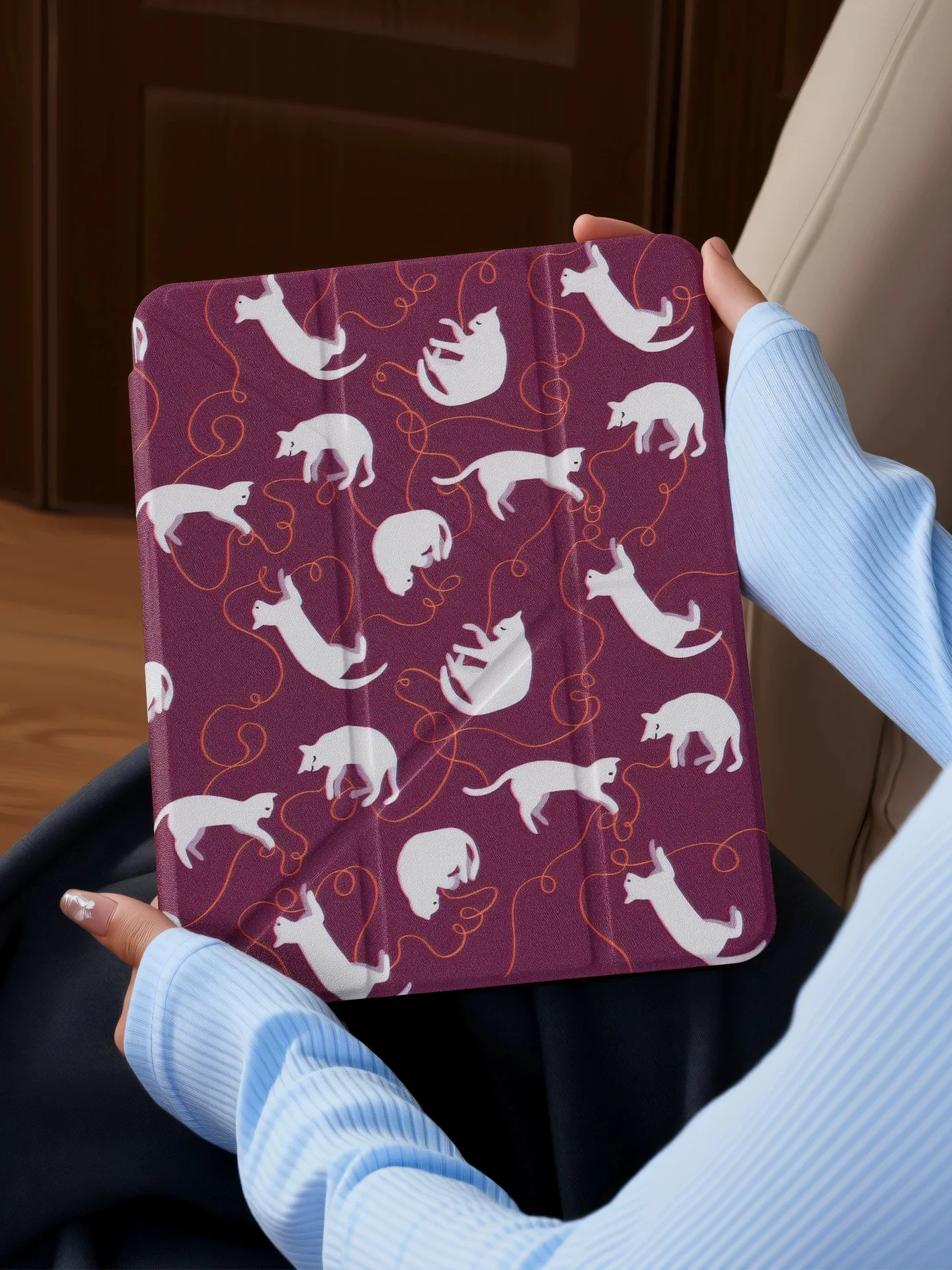 White cat-shaped tablet case, suitable for iPad, Y+ three-fold acrylic material