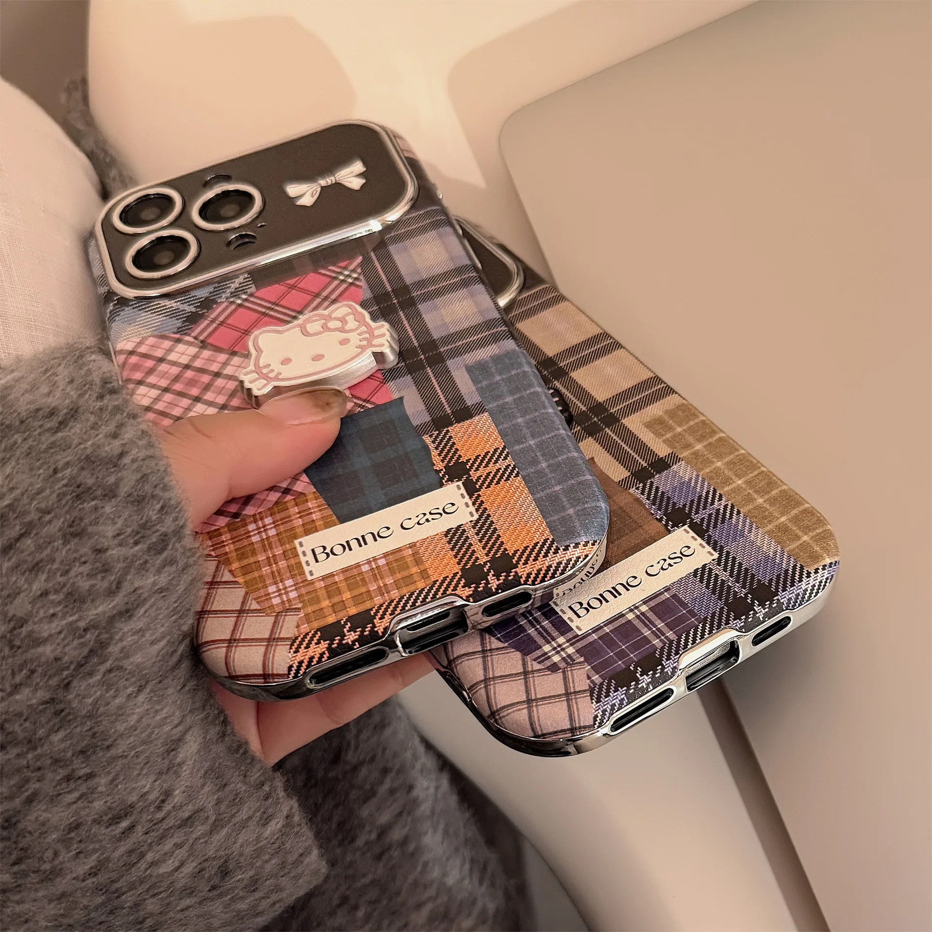 Y2K Koreaanse Splicing Raster Patroon 3D Kitten Sticker Telefoon Case Voor iPhone 16 15 14 13 12 11 Pro Max lederen Textuur Achterkant