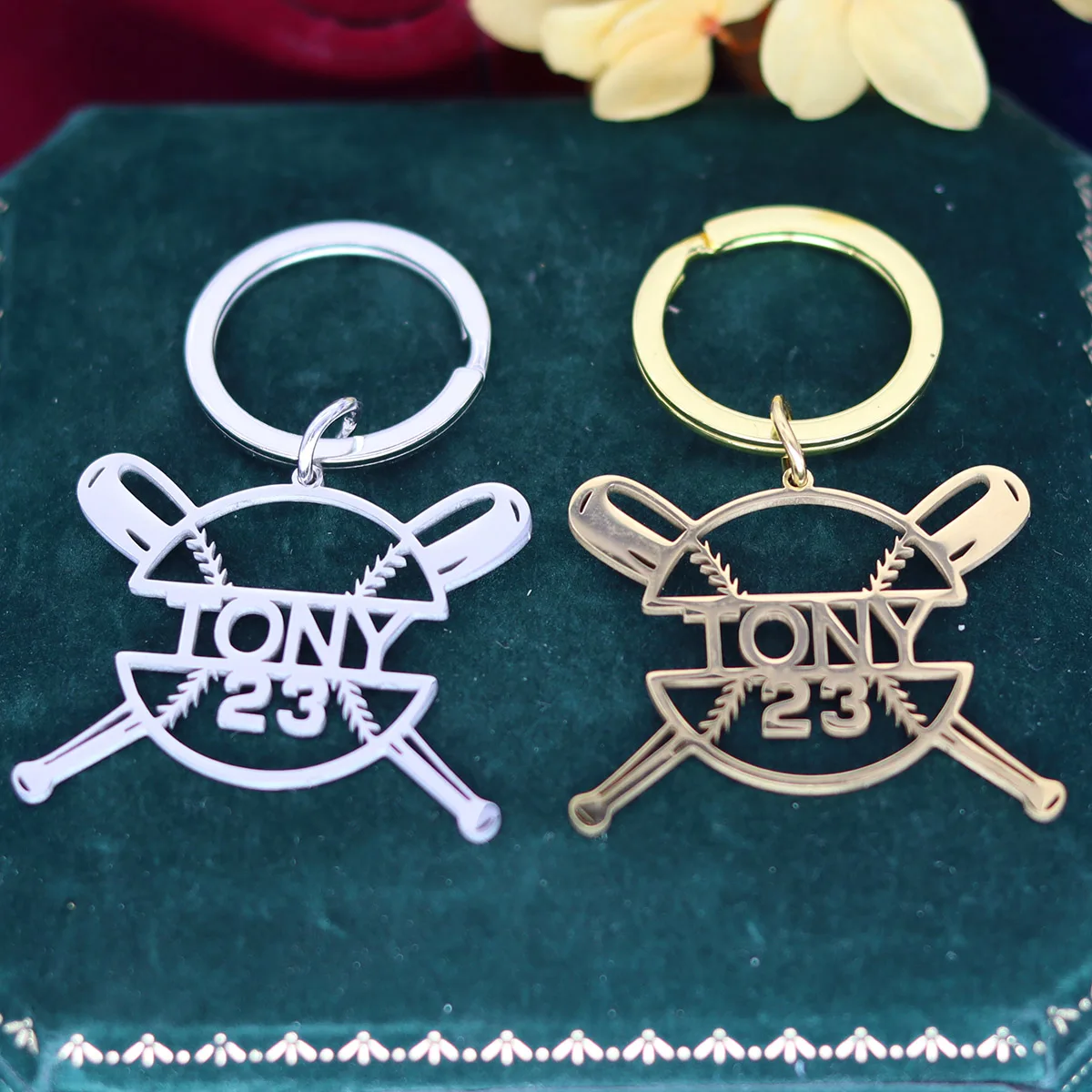 

Бейсбольный брелок с именем на заказ, подвеска из нержавеющей стали, брелки для женщин и мужчин, брелок с именной табличкой, ювелирные изделия по индивидуальному заказу