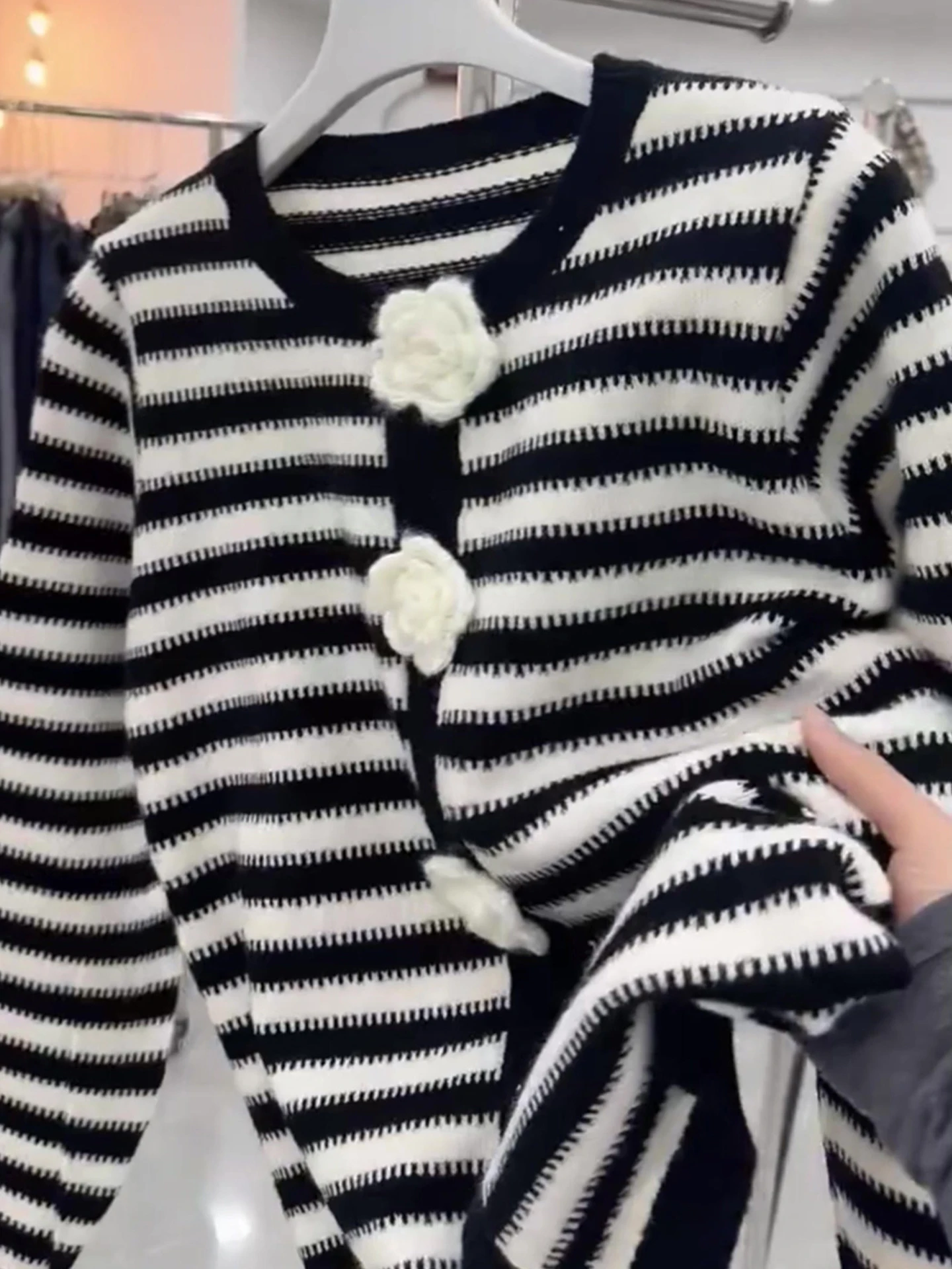 

Ele Long Sve Striped Knitwear Sweater Versatile Slimming Top for Autumn Season High End Faion by uYuanQi Korean Sle