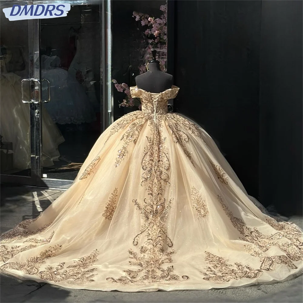 Klassieke Off-The-Shoulder Prinses Baljurk Charmante Quinceanera Jurk Klassieke 3d Bloem Appliqué Cape Sweet 16 Jurk