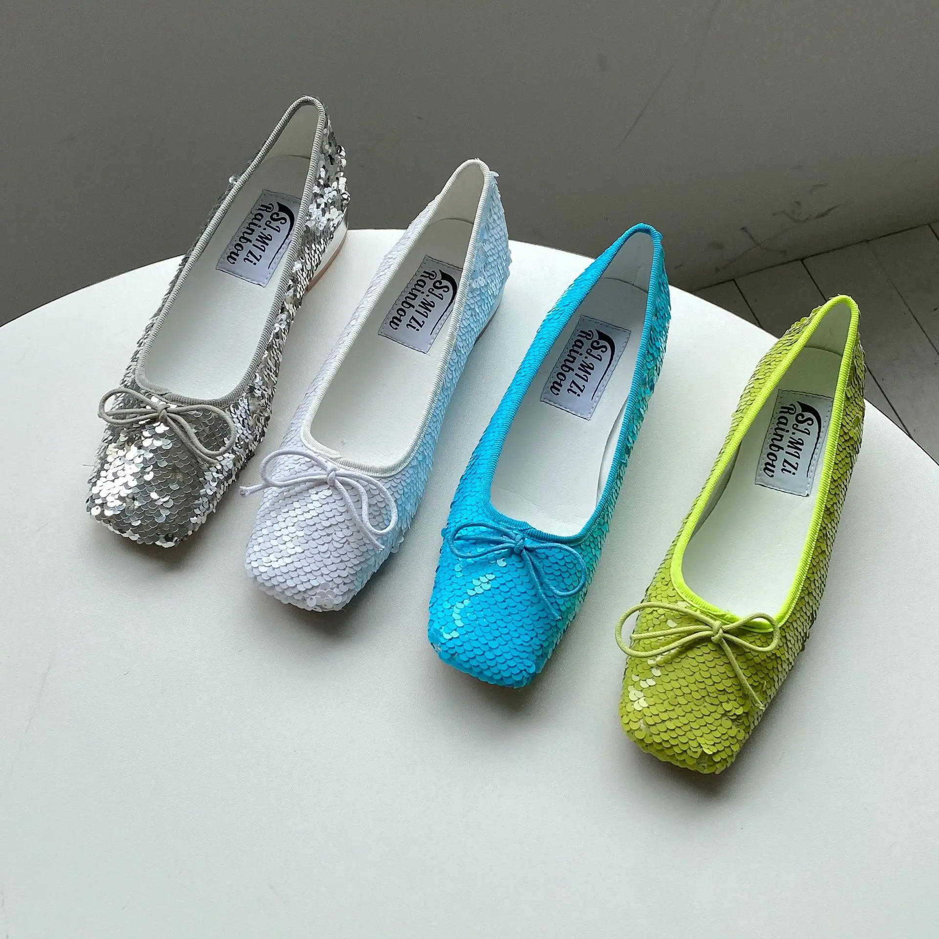 

2024 New Slim Glitter Low Heel Shoes Will Be Released for Women, Featuring A Minimalist Bow and Comfortable Flat Shoes