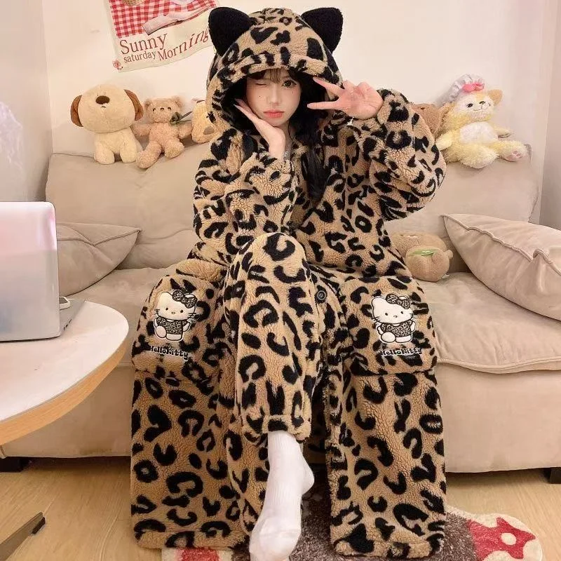 

Новая флисовая пижама Sanrio с рисунком «Hello Kitty» и леопардовым принтом, зимняя теплая утолщенная куртка с капюшоном для девочек, комплект домашней одежды, Рождественский подарок