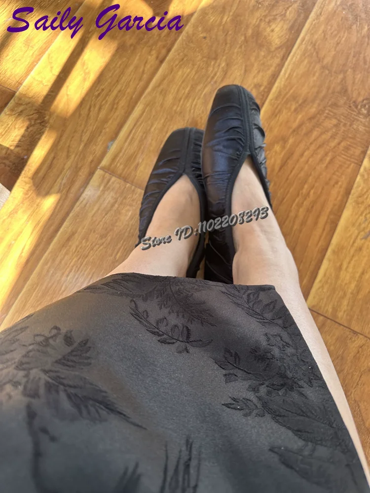 

Черные шелковые плиссированные балетки с квадратным носком, низкие слипоны на плоской подошве с ремешками, новая летняя коллекция 2026, модные женские повседневные туфли в стиле «бабушкины»