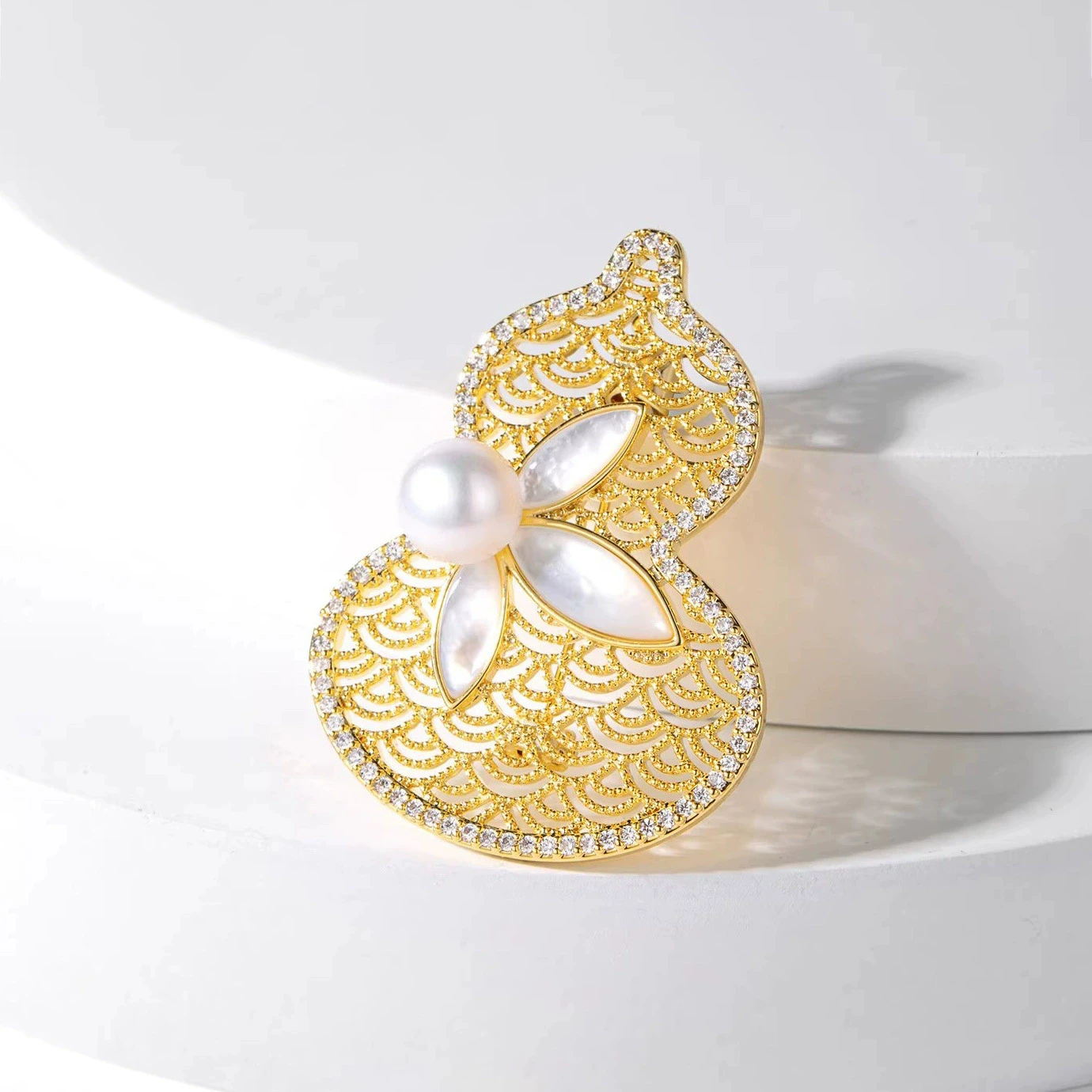 Hollowed Gourd Shaped Brooch for Women Men Fashion Rhinestone Calabash Brooches Pins Jewelry Accessories Party Gifts 2026