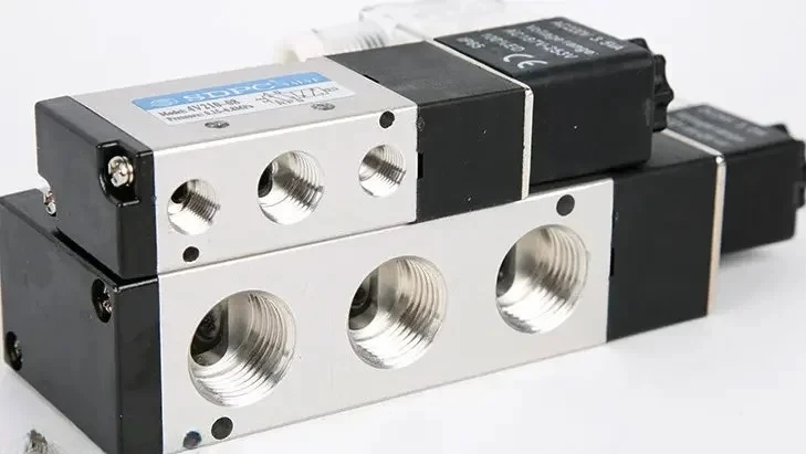 

pneumatic components two five-way solenoid valve 4V210-08 4V310-10 4V410-15 gas