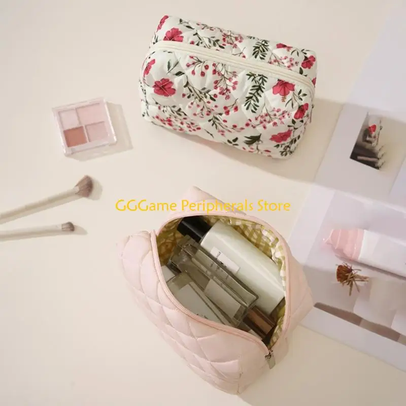 U55B Small Quilted Makeup Organizers Bag for Cosmetics, Desk Items, and Commuting