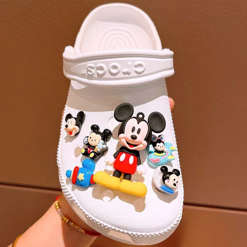 Nuevos accesorios LED de Mickey Mouse Minnie Pato Donald de Disney, conjunto de hebilla de abalorios para zapatos, Daisy Duck de dibujos animados, abalorios para zapatos DIY, regalos para niñas