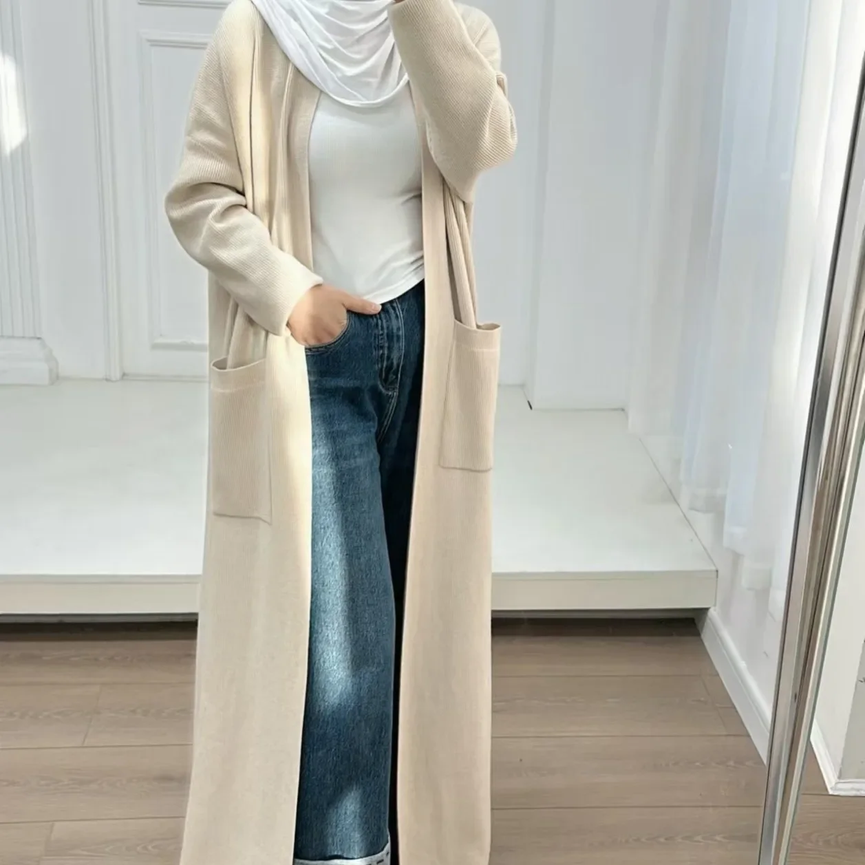The 2024 New Style of Autumn and Winter Women's Clothing in Dubai and Turkey, Thickened Knitted Dress Cardigan Robes.