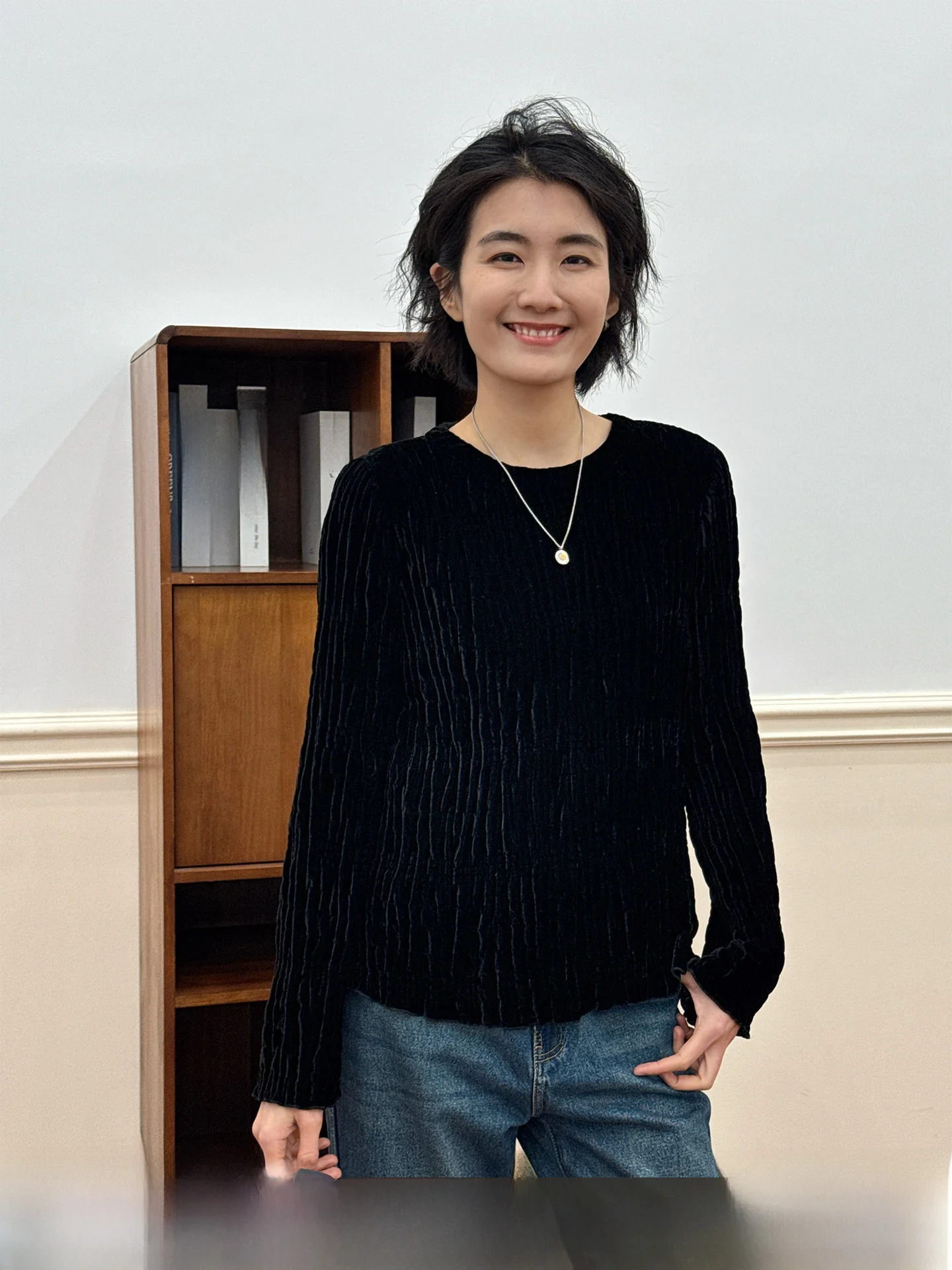 

Langqing Velvet Long Sleeve round Neck Base Shirt Women's Slimming Top Spring 2026 New Style Simple Fashion Inner Wear