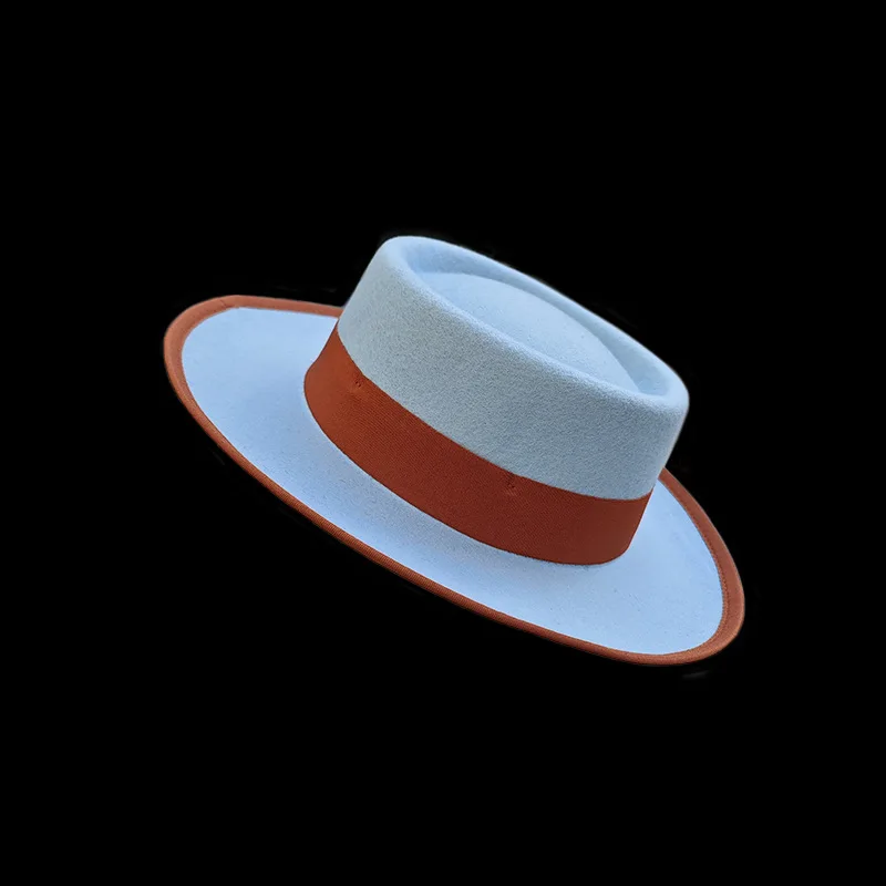 قبعة من الصوف بنمط الدنيم العصري بلون سادة مع ريش