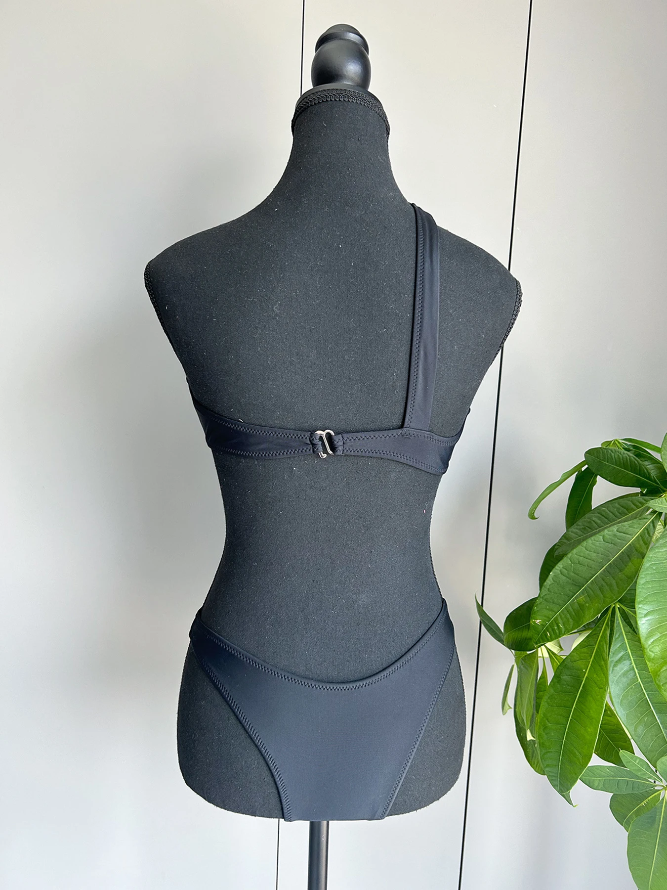 2024 New Sexy Cut Out One Shoulder Swimwear Women Metal Accessories One Piece Swimsuit Female Hollow Out Bodysuit Monokini Swim