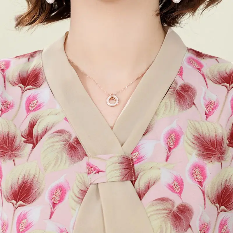 T-shirt a maniche lunghe con scollo a V alla moda con stelle filanti stampate allentate da donna in chiffon