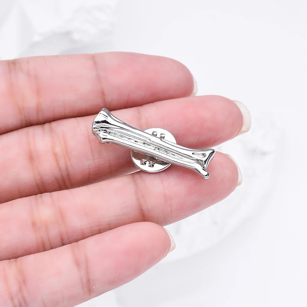 Hanreshe Orthopedic Thigh Bone Metal Brooch Pins Medical Anatomy Lapel Backpack Skeleton Badge Jewelry for Doctor Nurse Student