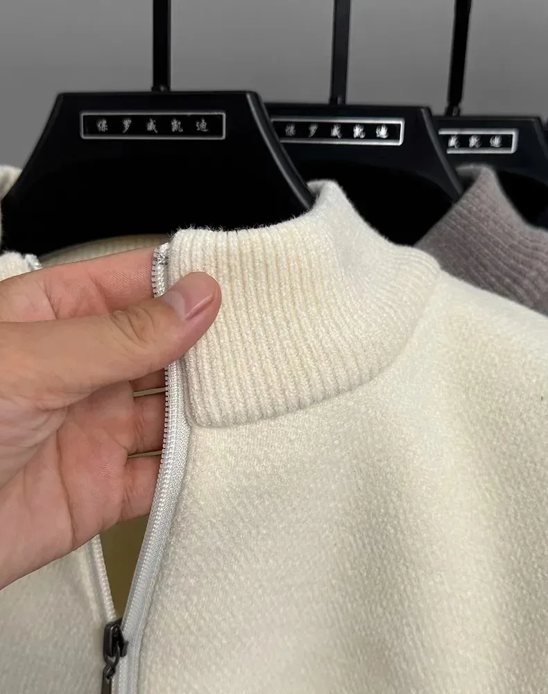 High-End-Markenpullover mit Reißverschluss und Stehkragen für Herren lässige Mode klassische Paul-Stickerei Winter neuer warmer Strickpullover aus Plüsch – Detail 4