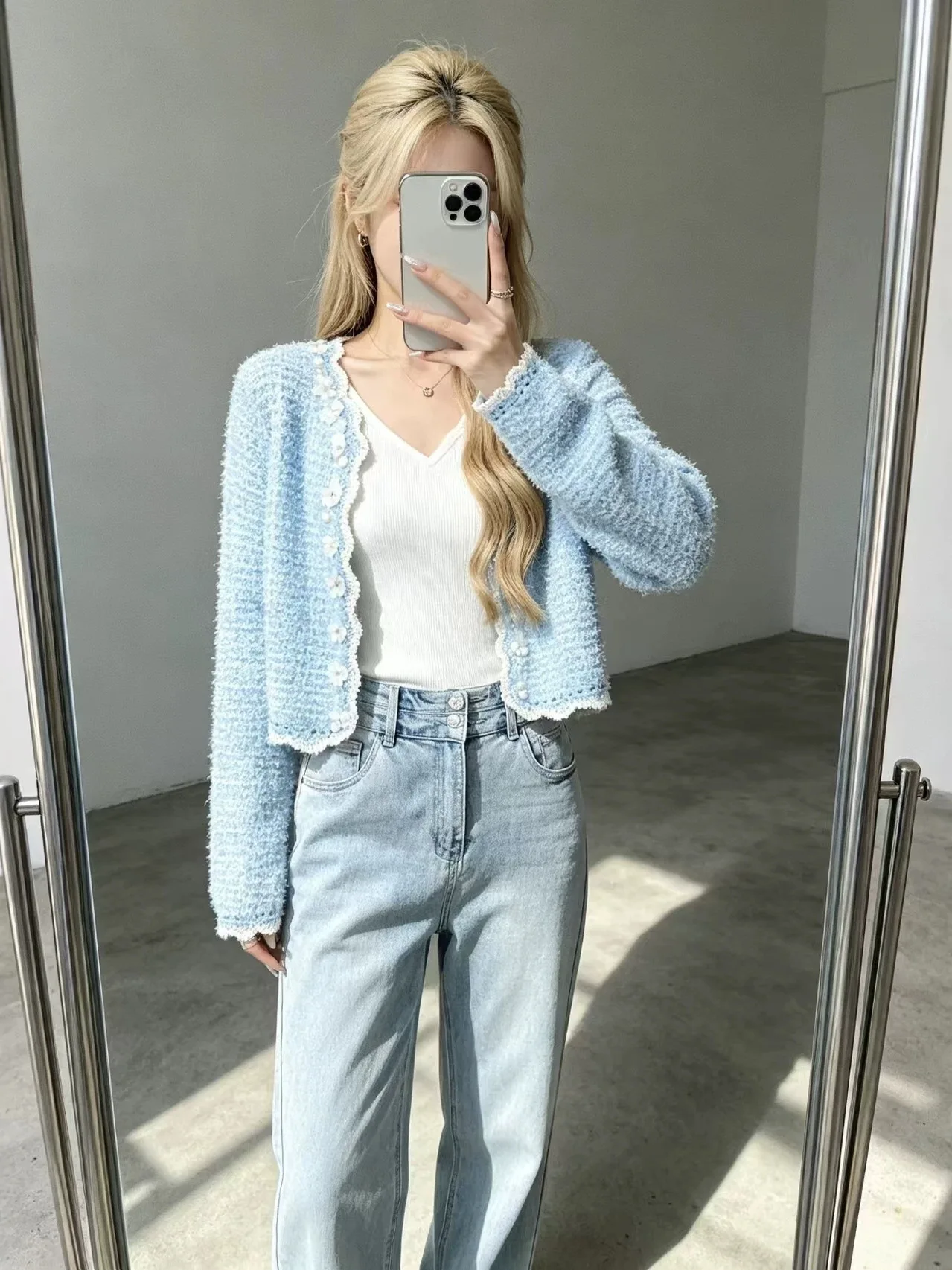 High-End Autumn Winter Glitter Bead Color Block Knitted Cardigan Top Women's Soft Gentle Age-Defying Fashion Ladies' Sweater