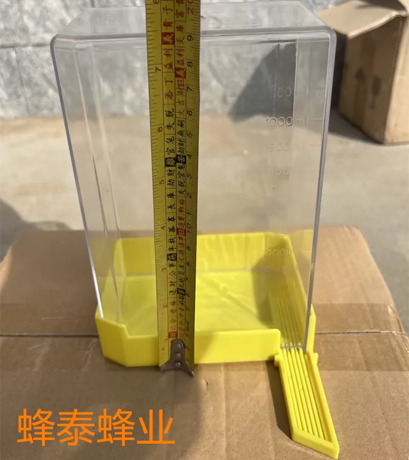 

Square yellow bottom transparent bee feeder automatic water storage and supply device