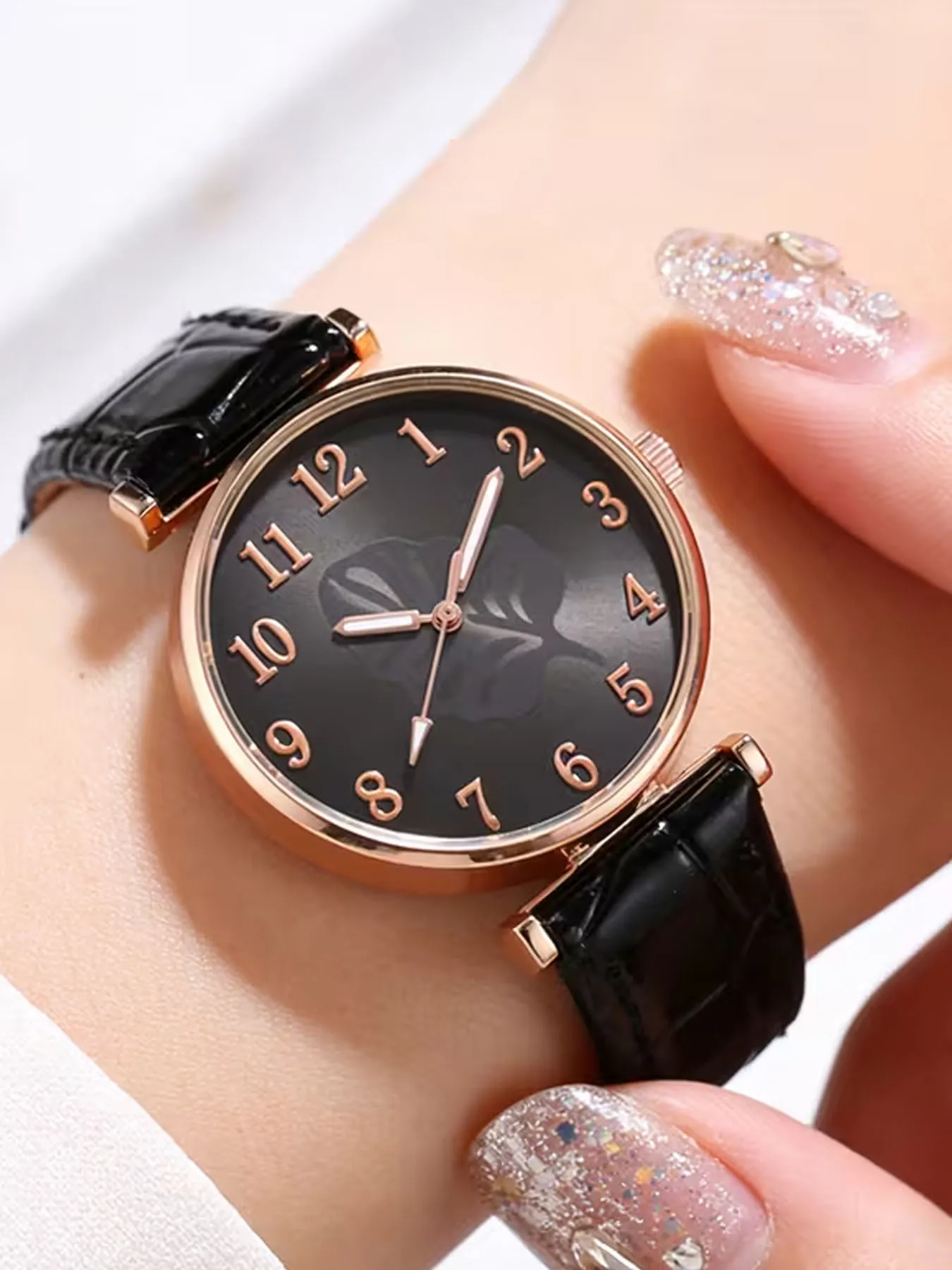 Fashion Digital Leather Quartz Watch for Women, Popular Minimalist Casual Leaf Pattern Wristwatch