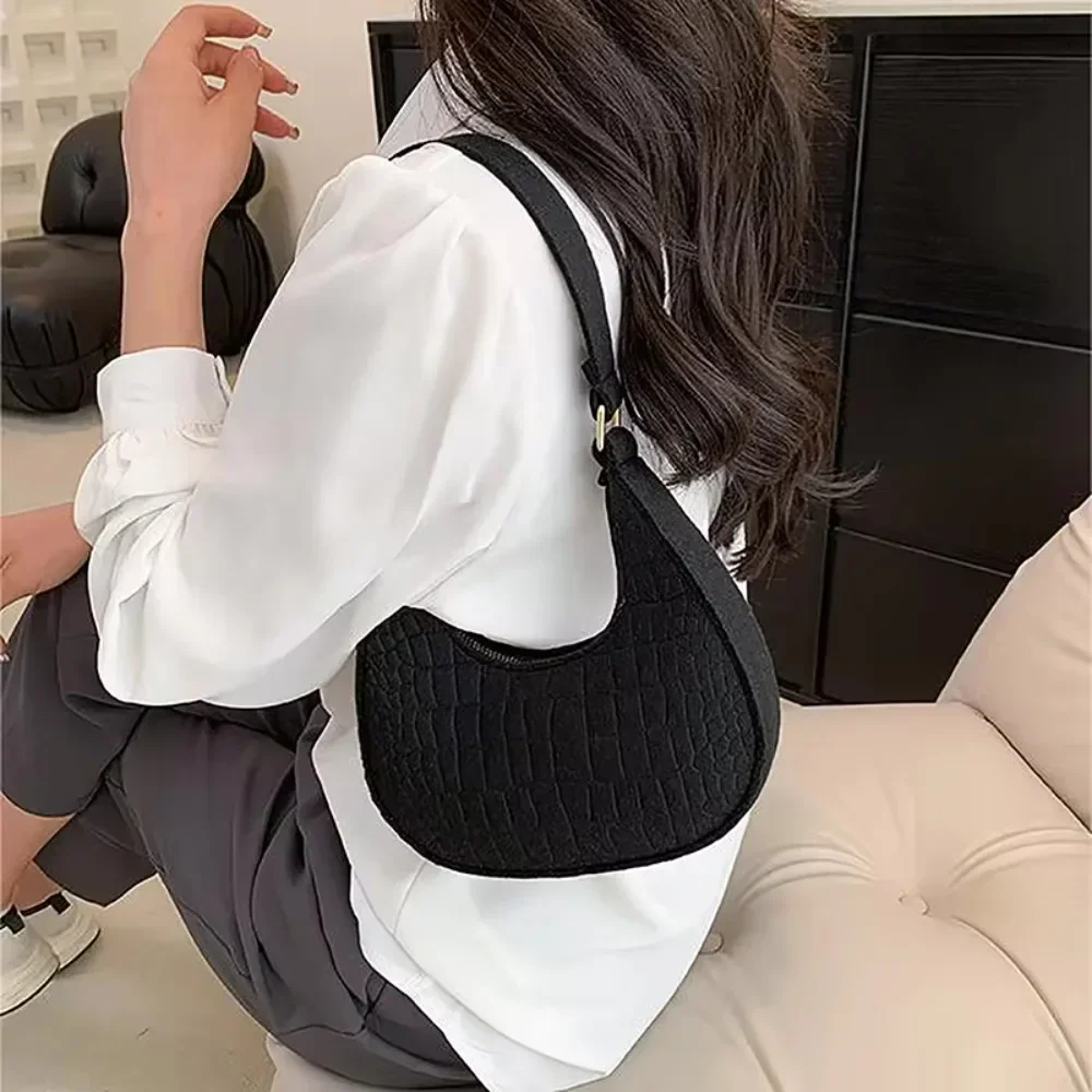 Women Bags Shoulder Retro Leisure Handbag Pure Felt Fashion Underarm Bag Crescent Saddle Bag for Ladies Advanced Armpit Bag 2024