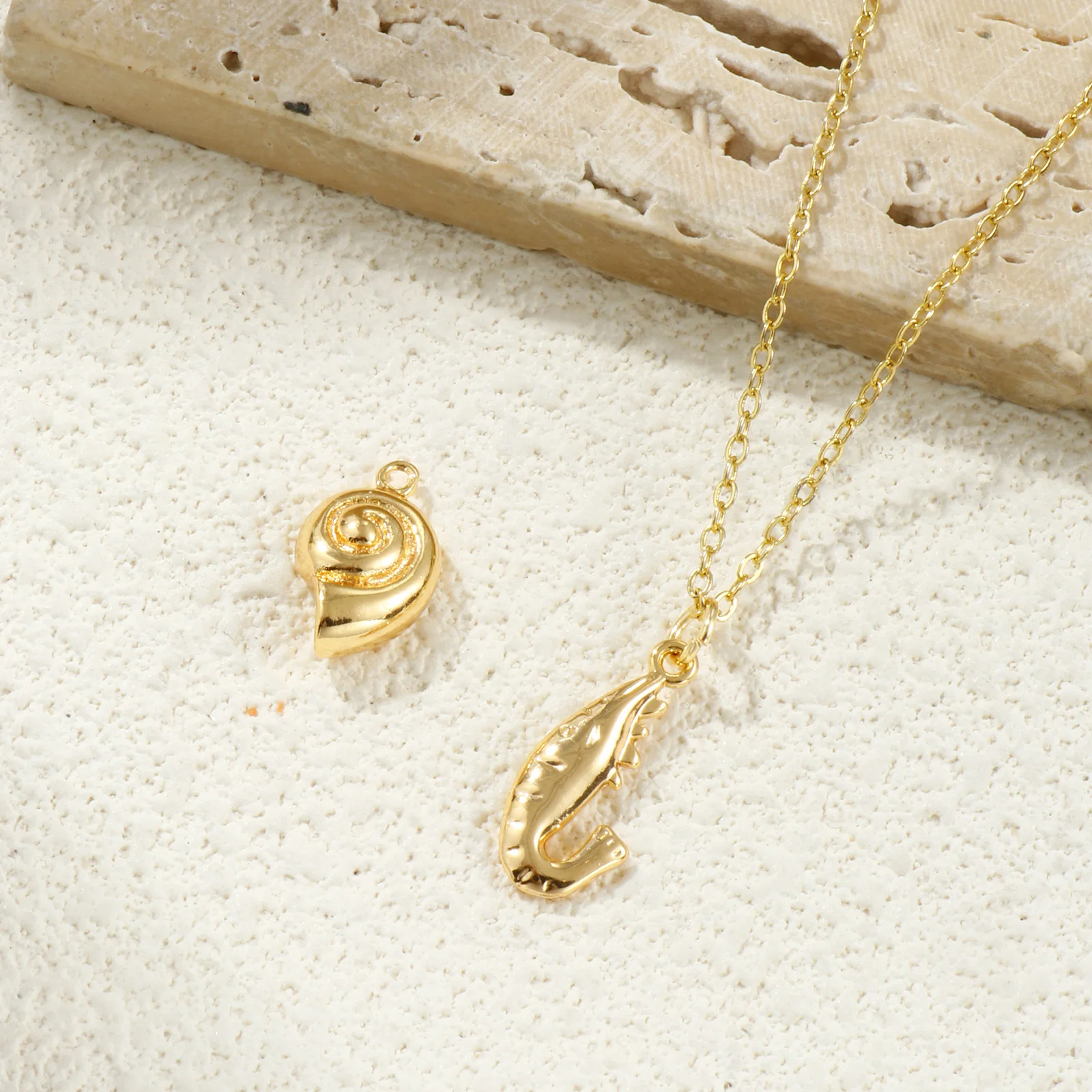 2pcs New Brass Charms Gold Color Sea Snail Shrimp Animal Clear Rhinestone Pendants DIY Necklace For Women Jewelry Findings Gift