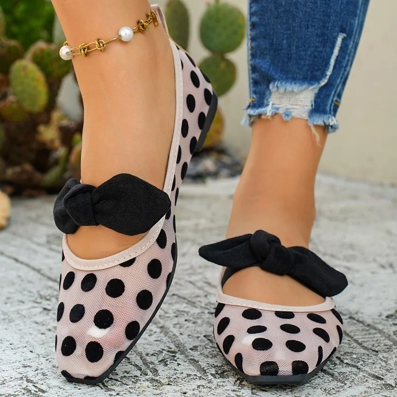 2026 New Spring and Autumn Women's Square Closed Toe Lightweight Single Shoes Women Wave Point Style Breathable Low Top Shoes