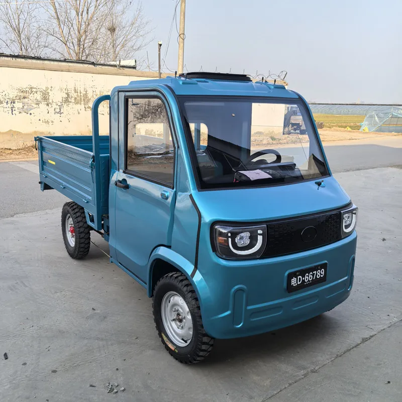 QQA The most popular electric four-wheel freight truck with a 1500W motor, a top speed of 45 km/h, suitable for adults, made in