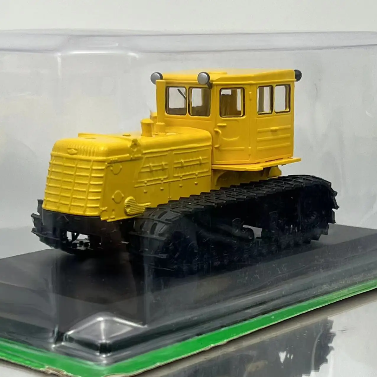 

Diecast 1/43 Scale Soviet T-180 Tractor Model Alloy Car Model Collectible Toy Gift Souvenir Display Ornament