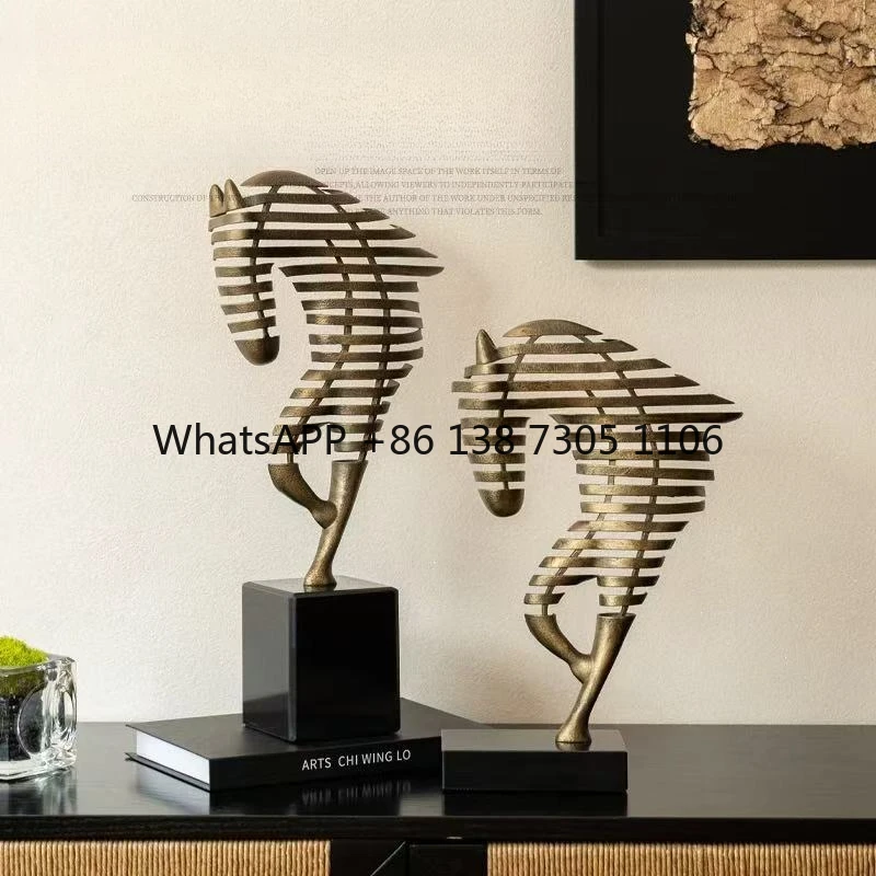 

Premium sense retro old abstract hollow horse head decoration new Chinese model room porch study