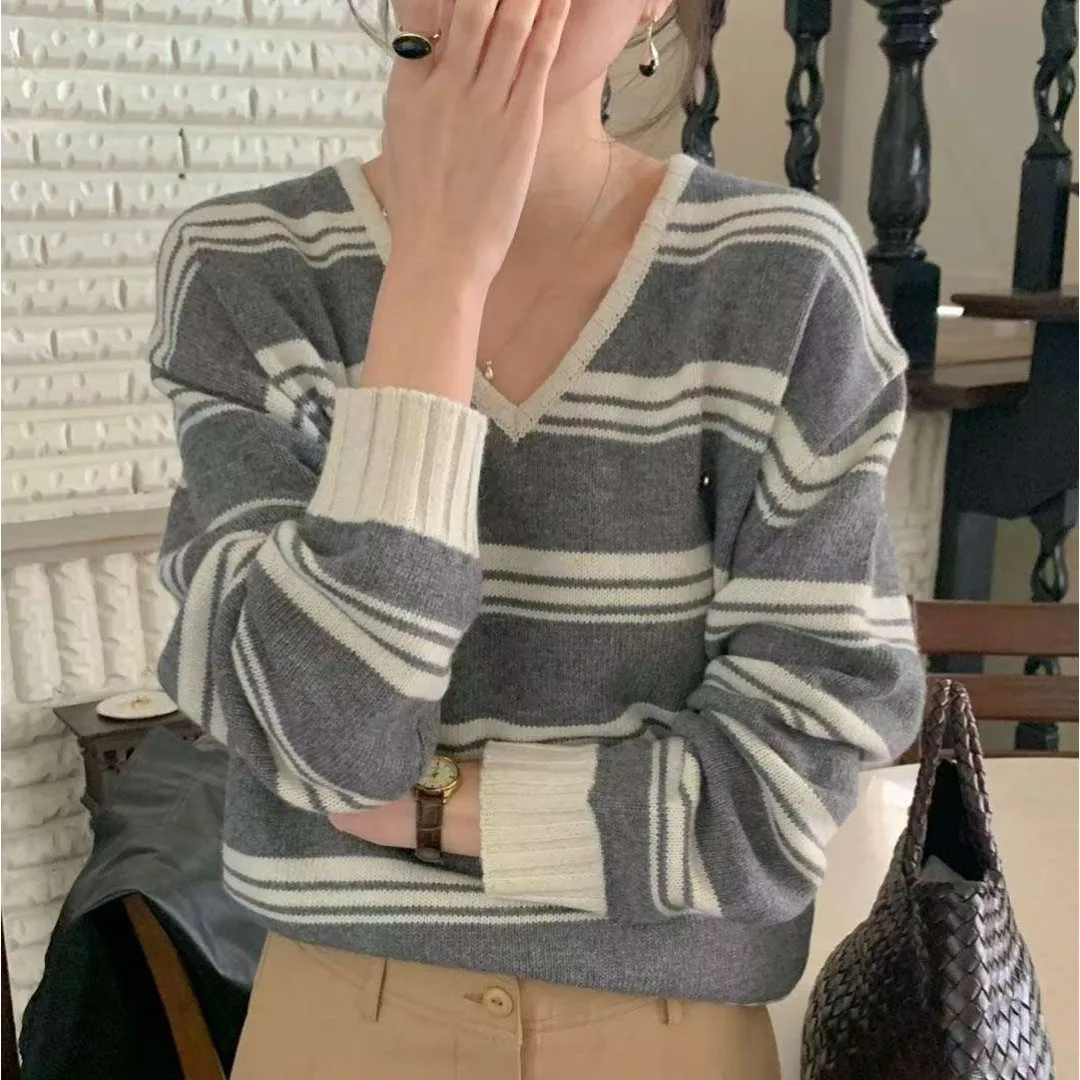 كنزة نسائية عصرية لخريف 2025، قميص محبوك متعدد الألوان بياقة على شكل V، مصنوع من ألياف البوليستر 00%