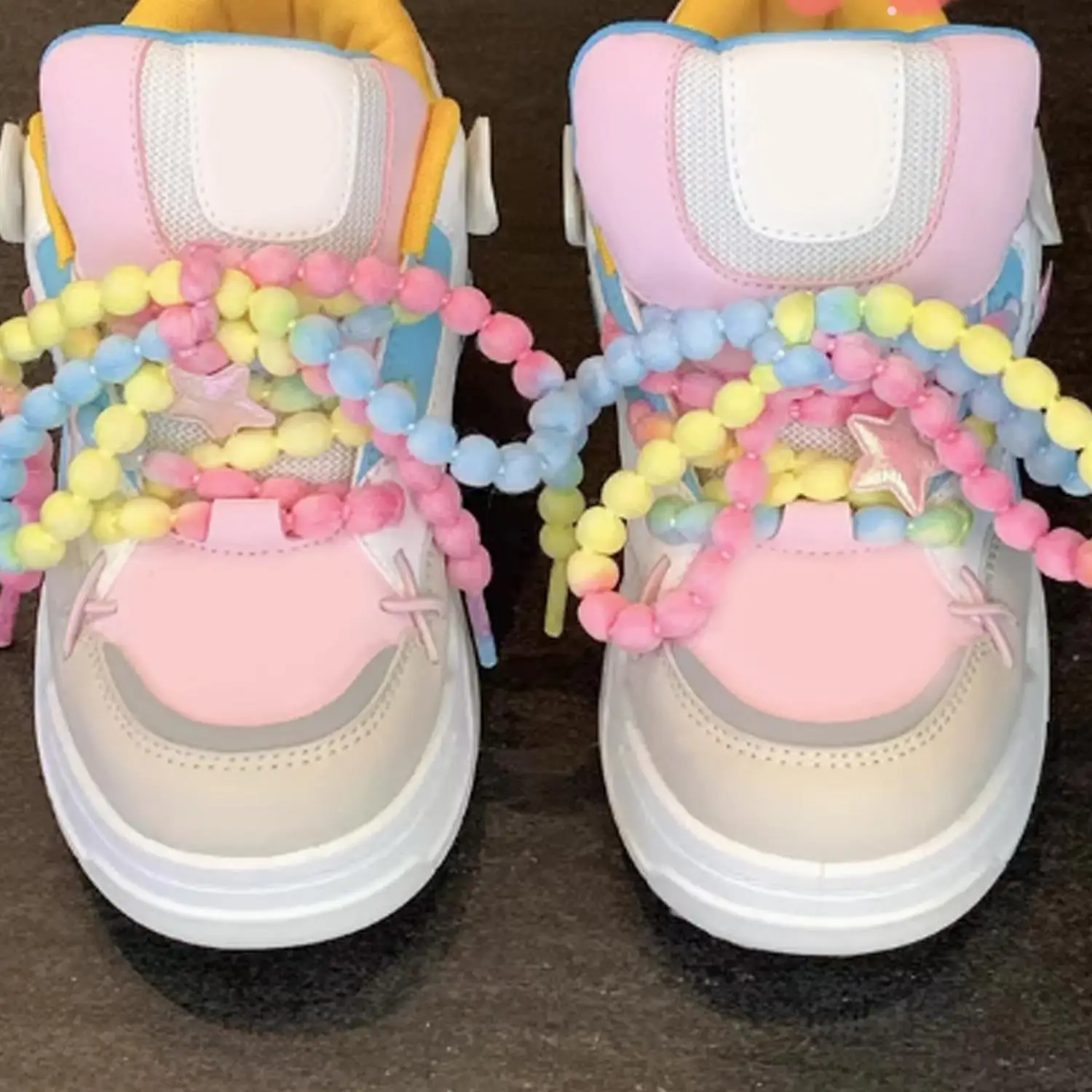 

Милые стильные разноцветные шнурки с мячом для девочек и женщин, украшение для обуви, тренд 2025 года, индивидуальные спортивные повседневные баскетбольные кроссовки, шнурки