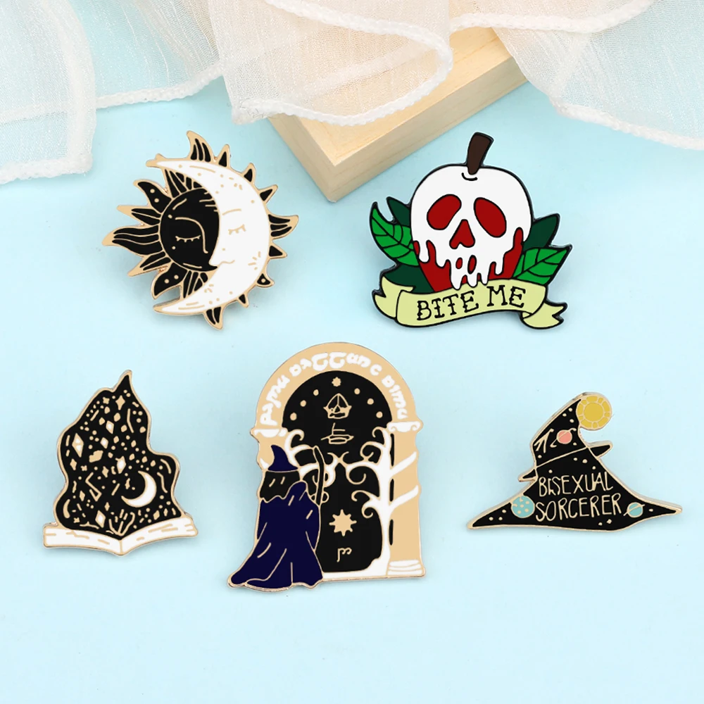 Magic Halloween Horror Killer Brooch Halloween Witchcraft Skeleton Apple Sun Moon Hat Brooches Gothic Jewelry Gift for Friends