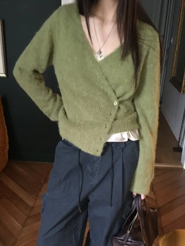 

Chic Early Spring Fre een Women's Knitted Top V-Ne Slim Fit Casual Loose Sle Long Sve Knitwear with Side Button