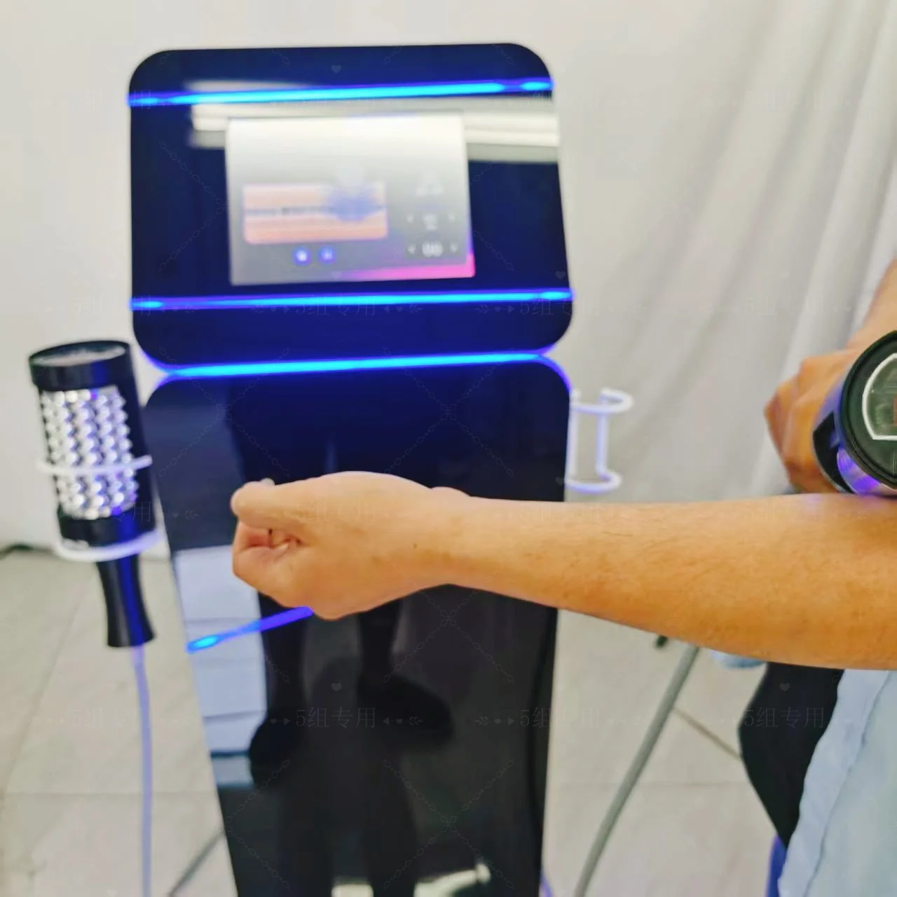 

360-колесный внутренний роликовый аппарат для похудения с радиочастотным корректом фигуры, массажем сжигания жира, релаксацией, подтяжкой, стимуляцией мышц