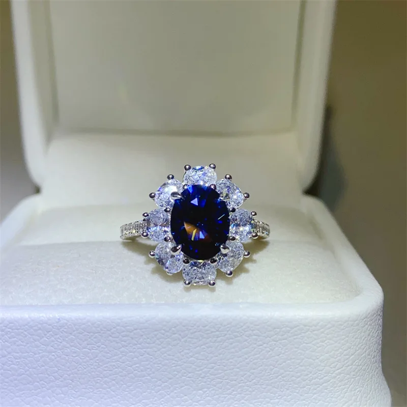 

Exquisite Setting Blue Diamond Sunflower Ring For Women 2ct Moissanite PT950 Platinum | Transparent blue diamond, firm inlay