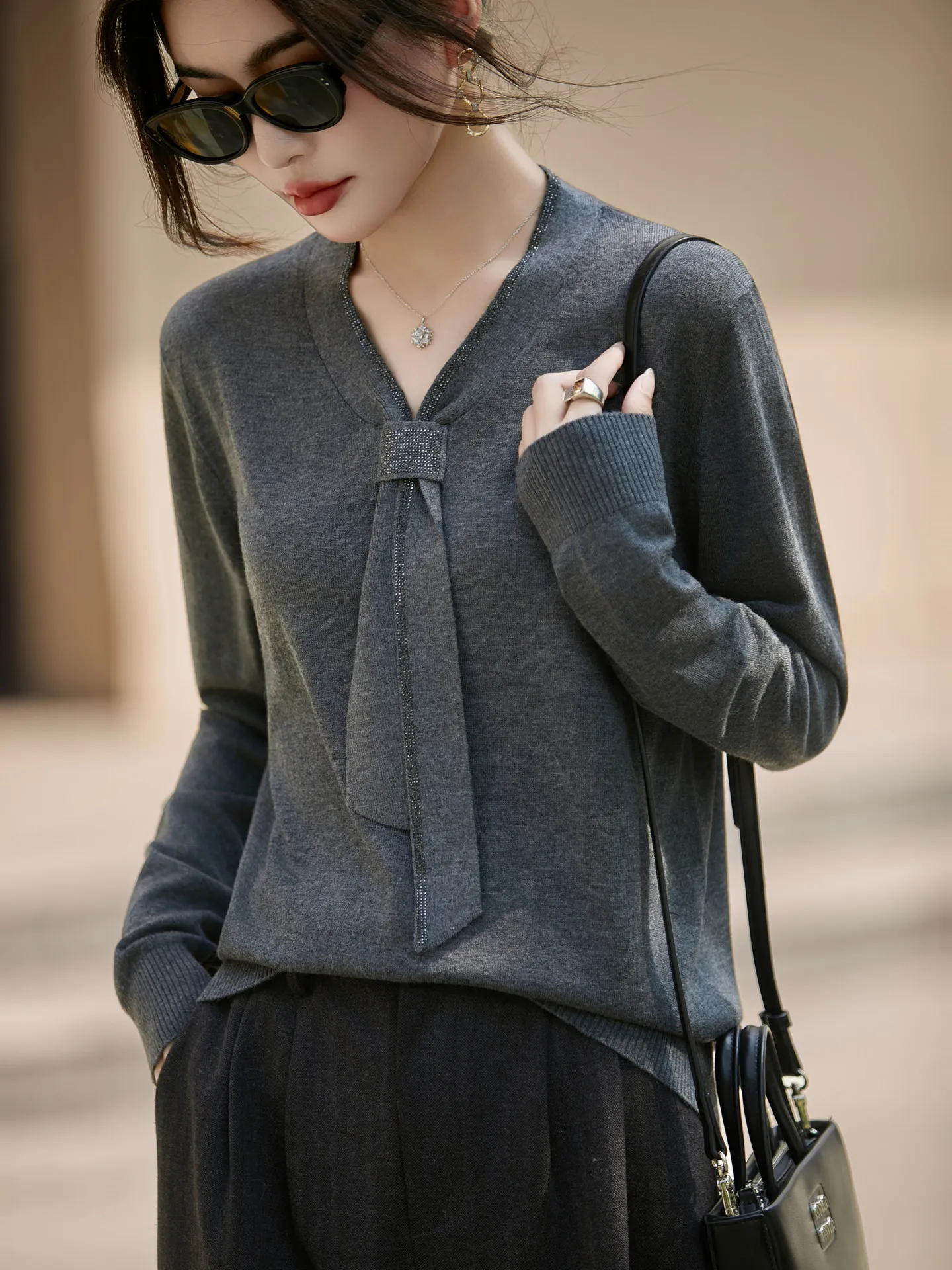 Elegant V-Neck Knitted Sweater Women's Base Layer Fashionable Drill Autumn New Style Age-Defying Ribbon Knitwear