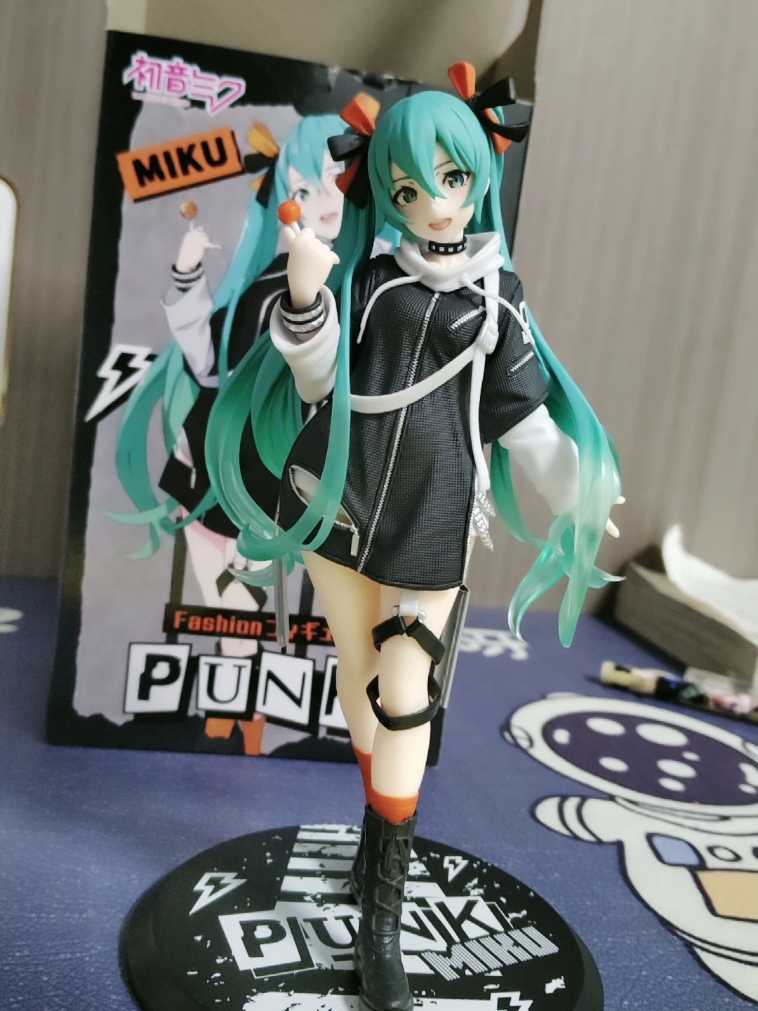 original-hatsune-miku-punk-futuro-taito-moda-vocaloid-anime-figura-colecao-decoracao-de-mesa-modelo-brinquedos-presentes-de-natal
