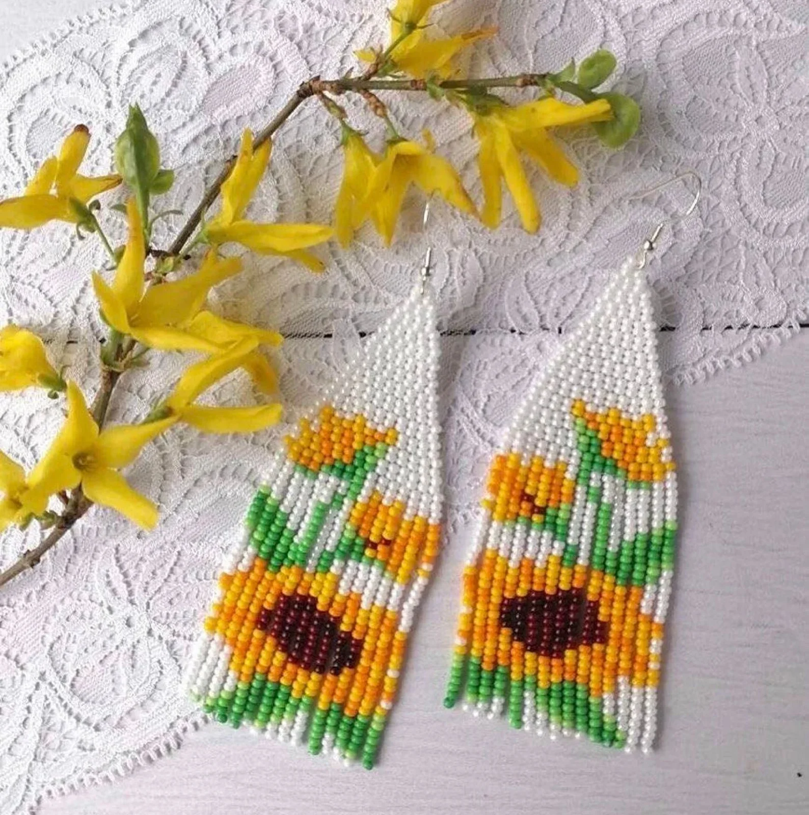 

Handmade Beaded Earrings Tassel Hand-woven Bohemia Sunflower Yellow Creativity Pattern Fashion Beaded Earrings for Women