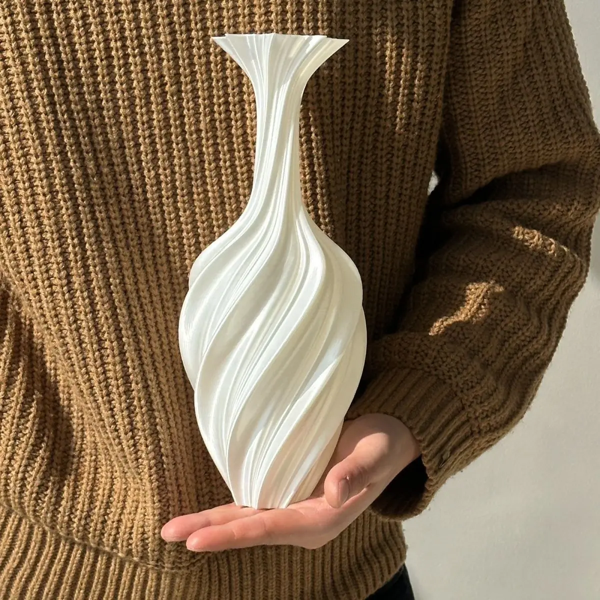 Nordic Plastic Distort Irregular Shape Vase, Home Dining Table Living Room Bedroom Office Tabletop Decorations, Flower Ware, 1Pc