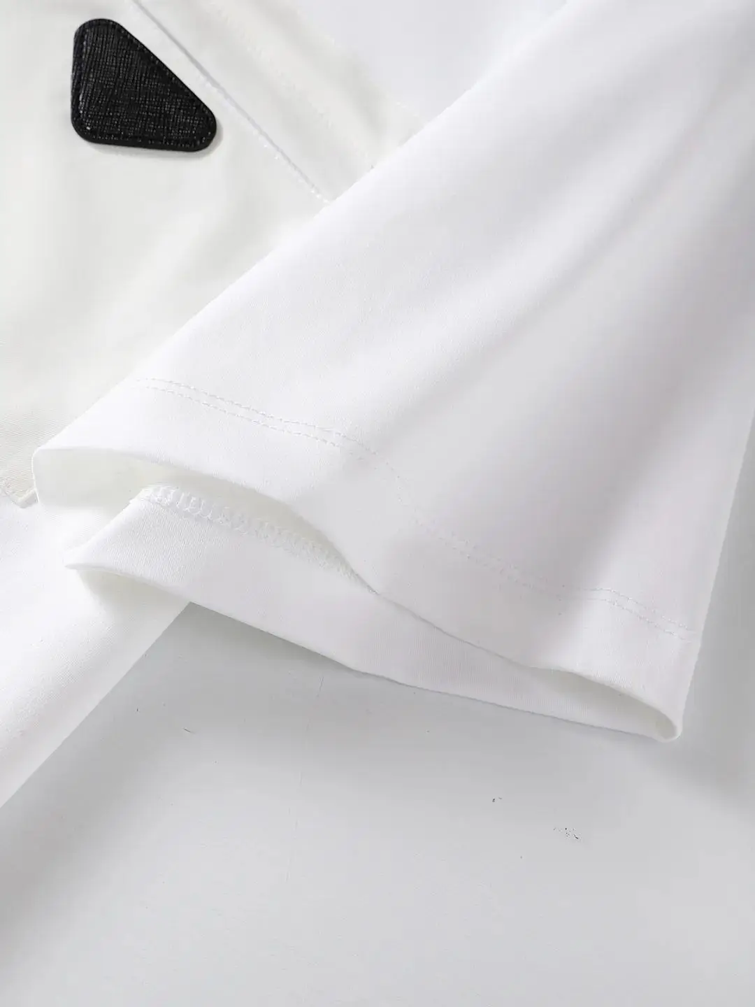 

New Summer Men's round Ne ort Sve T-irt Casual Comfortable Breathable Silk-Like Cotton Youth Faion Stand Fit