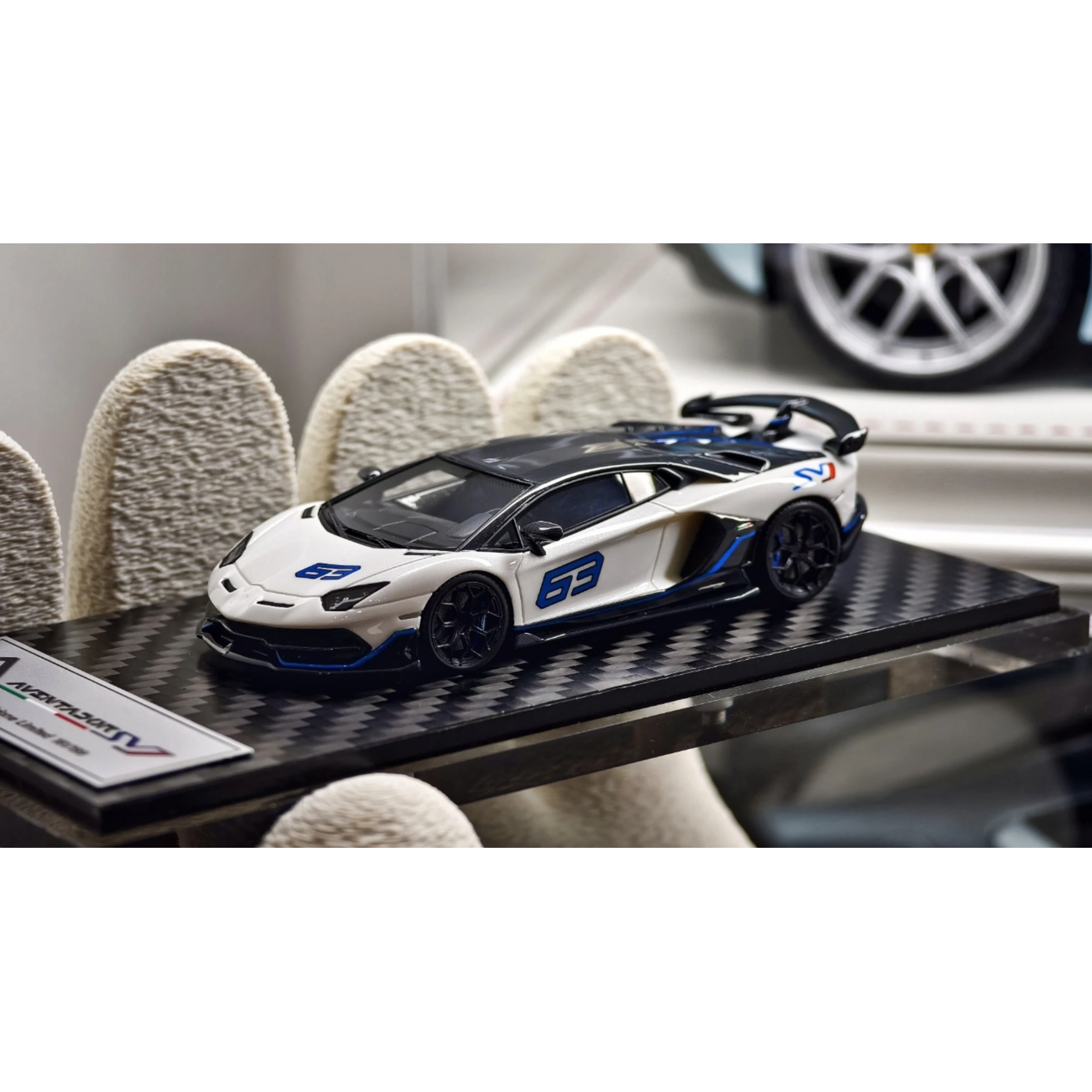 

Литая под давлением модель автомобиля GW God Wealth 1:64 Aventador SVJ, ограниченная серия, новый продукт