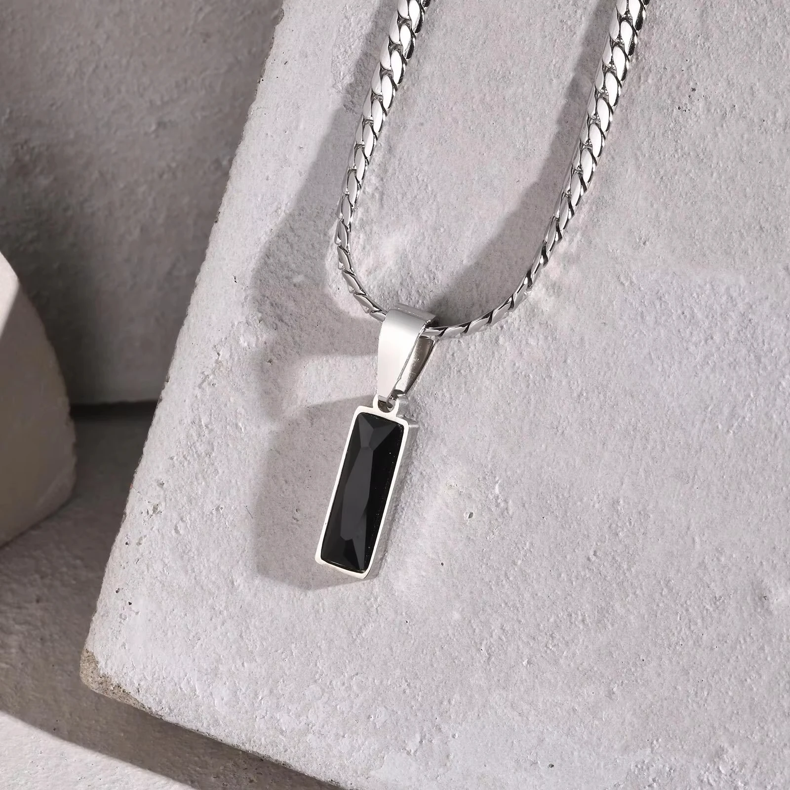 Geometrische quadratische schwarz-blaue Anhänger-Halskette aus Edelstahl, einfache flache kubanische Kette, trendiger Hip-Hop-Schmuck, Geschenk für Männer – Detail 8